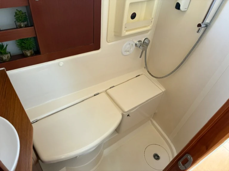 Huur een Hanse Hanse 385 in Lávrio