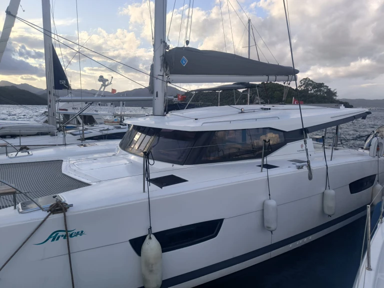 Verhuur Catamaran Fountaine Pajot met vaarbewijs