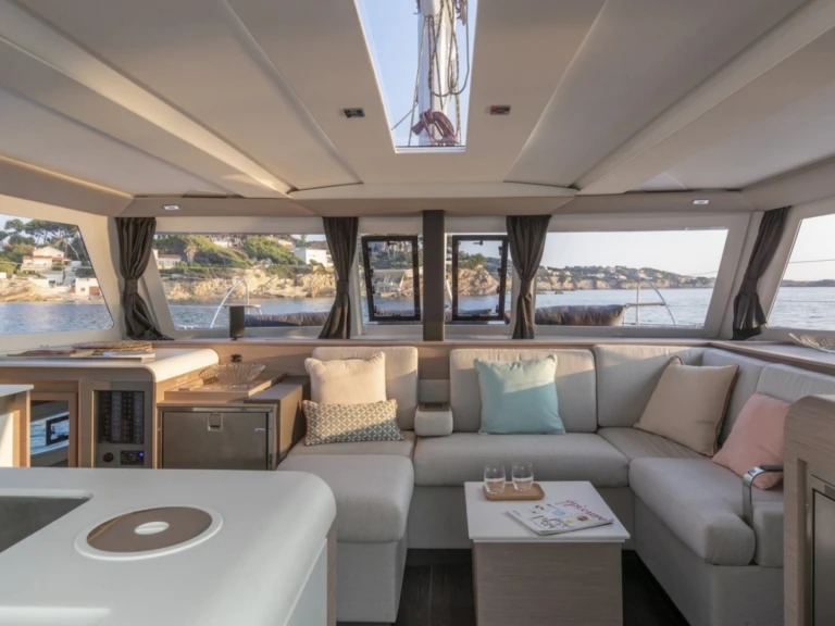 Huur een Fountaine Pajot Isla 40 in Adaköy