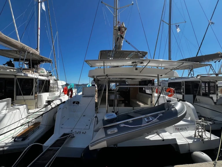 Catamaran te huur in Plataniás voor de beste prijs