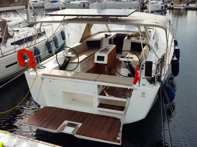 Bootverhuur Dufour Dufour 430 in Marmaris via SamBoat