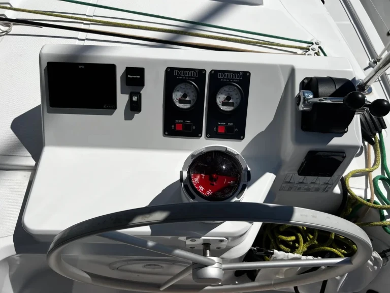 Catamaran te huur in Plataniás voor de beste prijs