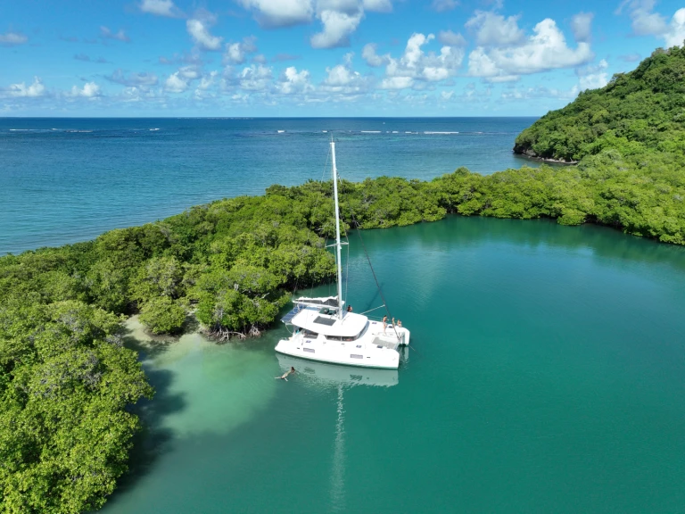 Verhuur Catamaran in Le Marin - Lagoon Lagoon 42