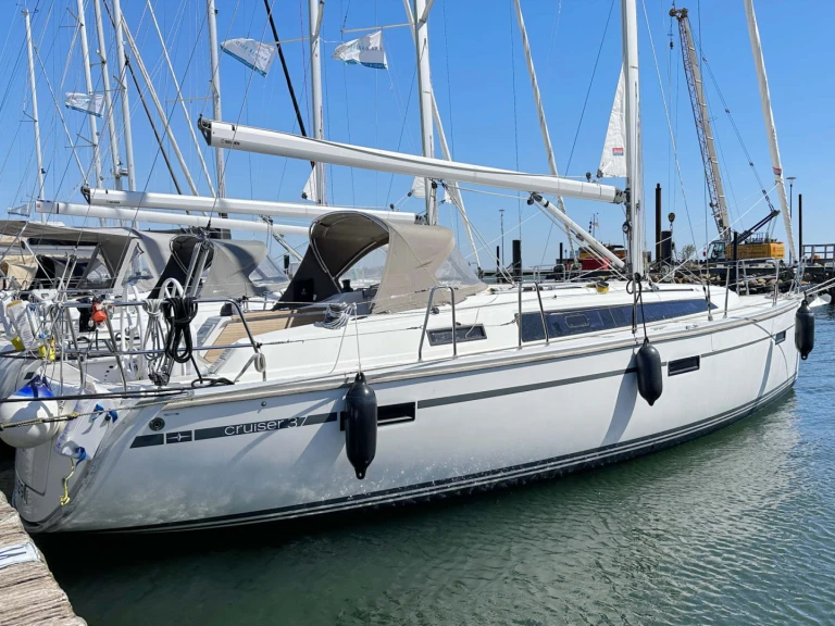 Verhuur Zeilboot Bavaria met vaarbewijs