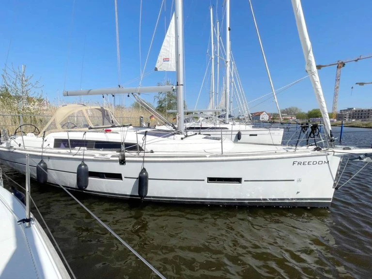 Huur een Dufour Dufour 382 Grand Large in Barth