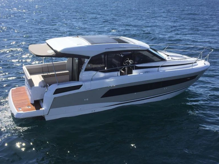 Verhuur Motorboot Jeanneau met vaarbewijs