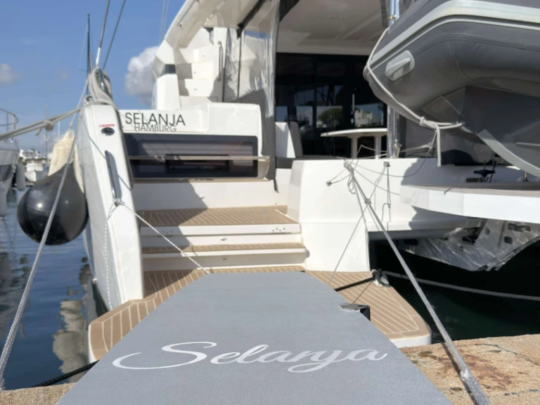 Verhuur Catamaran Lagoon met vaarbewijs
