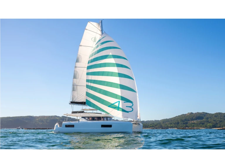 Verhuur Catamaran Lagoon met vaarbewijs