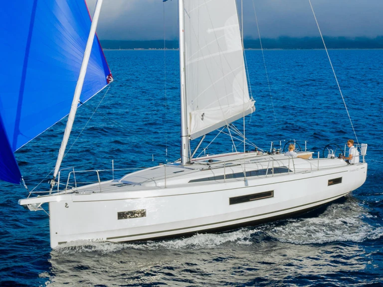 Huur een Bénéteau Oceanis 40.1 in Néa Péramos