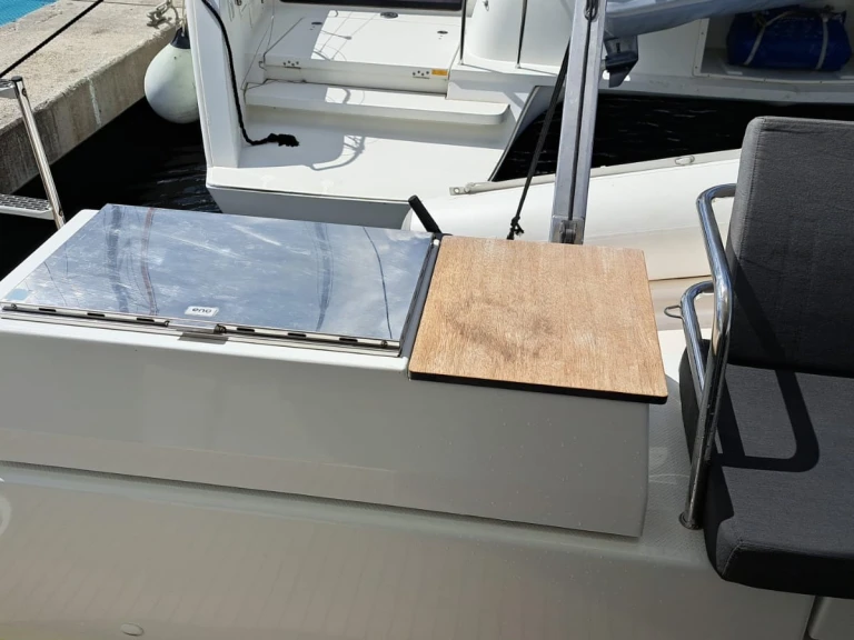 Huur een Fountaine Pajot Astréa 42 (6 cab.) in Bormes-les-Mimosas
