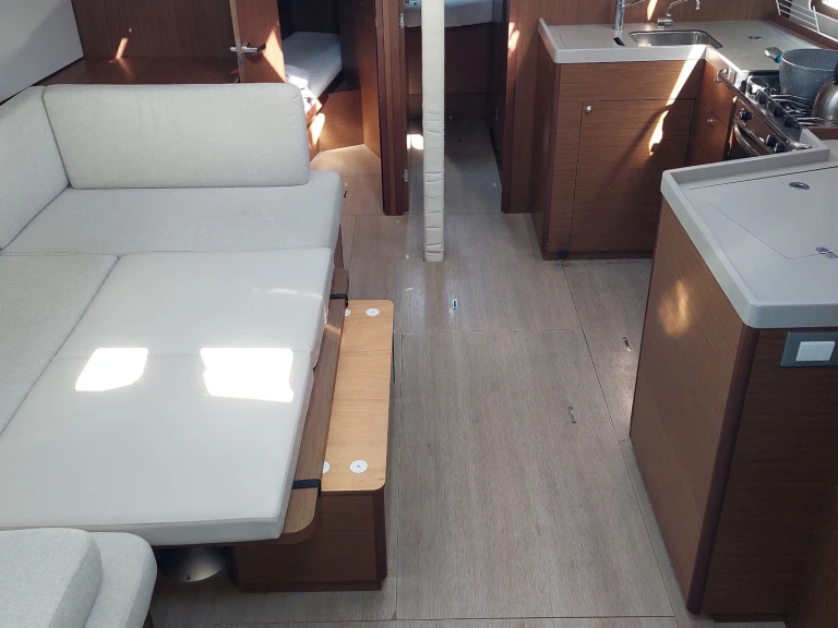 Zeilboot te huur in Plataniás voor de beste prijs