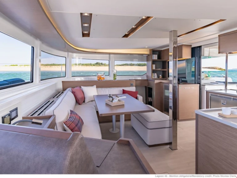 Verhuur Catamaran Lagoon met vaarbewijs