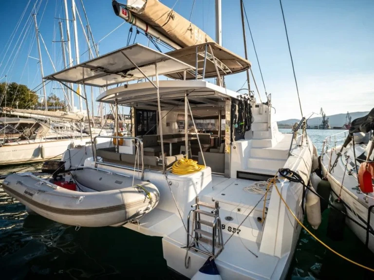 Catamaran te huur in Deme of Volos voor de beste prijs
