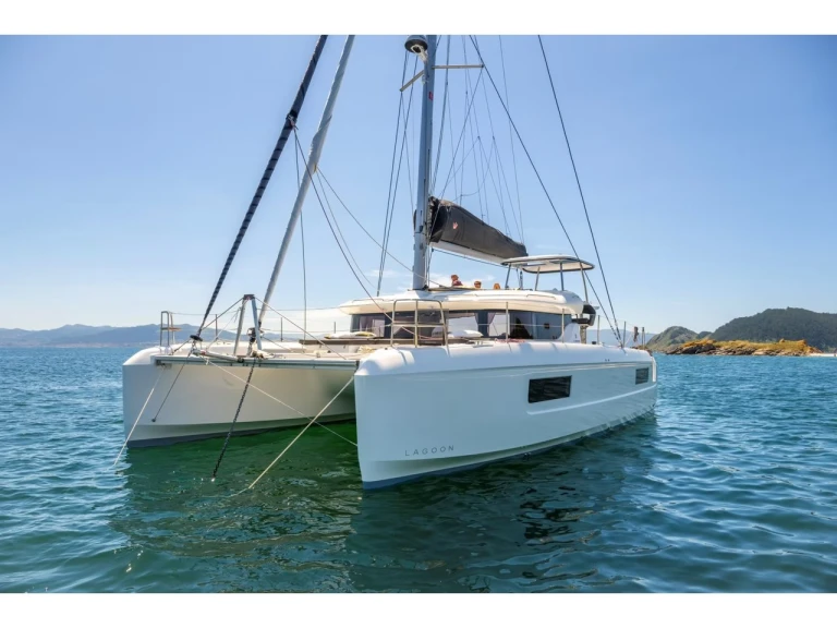 Verhuur Catamaran Lagoon met vaarbewijs