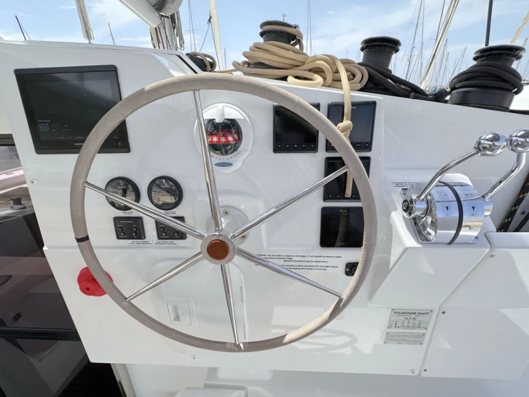 Verhuur Catamaran Fountaine Pajot met vaarbewijs