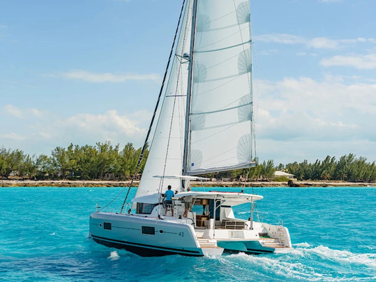 Verhuur Catamaran Lagoon met vaarbewijs
