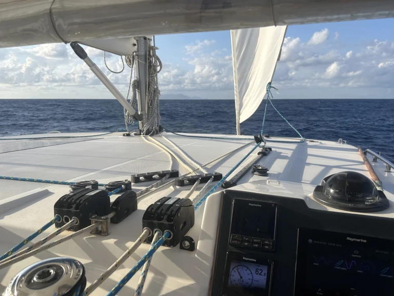 Verhuur Catamaran Leopard Catamarans / Robertson & Caine met vaarbewijs
