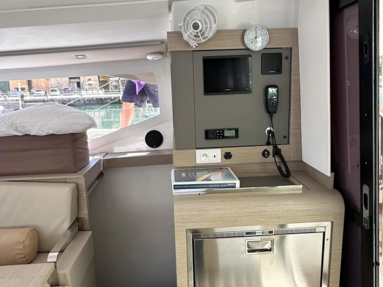 Catamaran te huur in Castellammare del Golfo voor de beste prijs