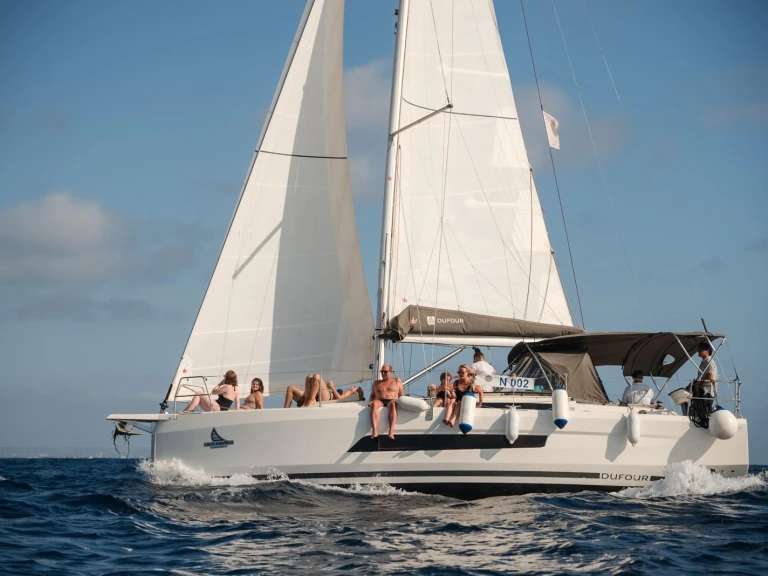 Huur een Dufour Dufour 37 – Available for Crewed Daily Charters Only in Castellammare del Golfo