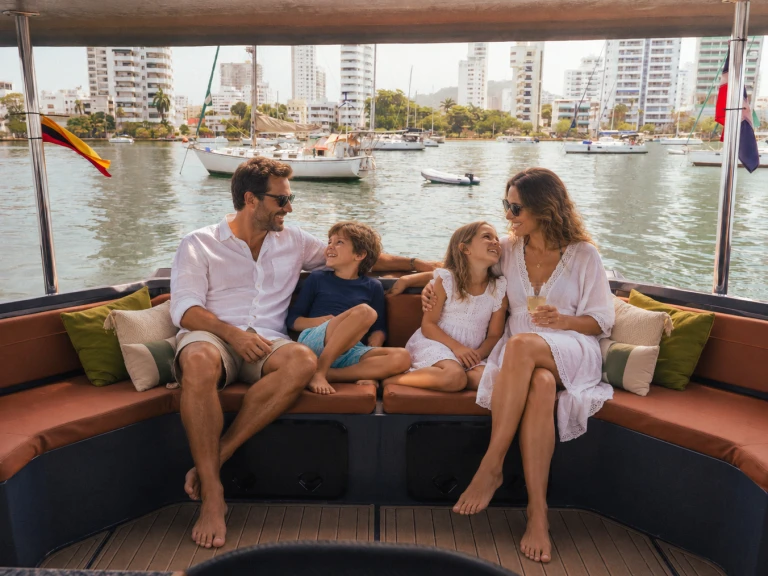 Verhuur Catamaran Custom Made met vaarbewijs