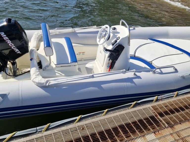 Huur RIB met of zonder schipper Zodiac in Quartu Sant'Elena