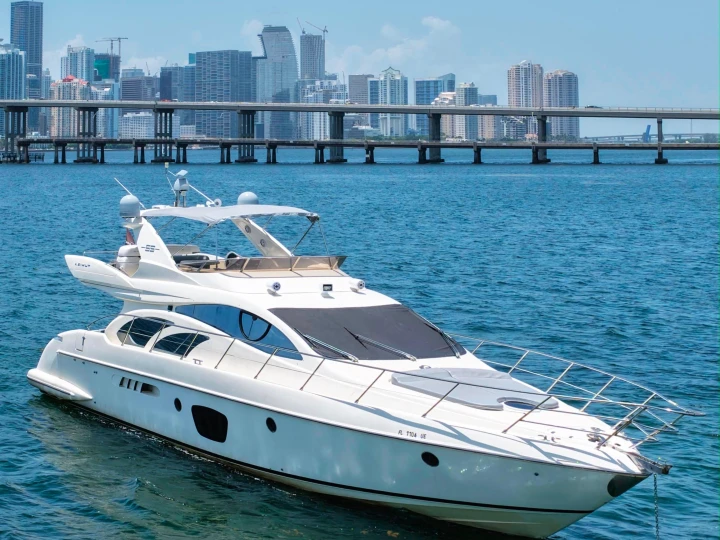 Bootverhuur Azimut Azimut 64 Fly in Miami via SamBoat