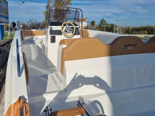 Verhuur Motorboot Cayman met vaarbewijs