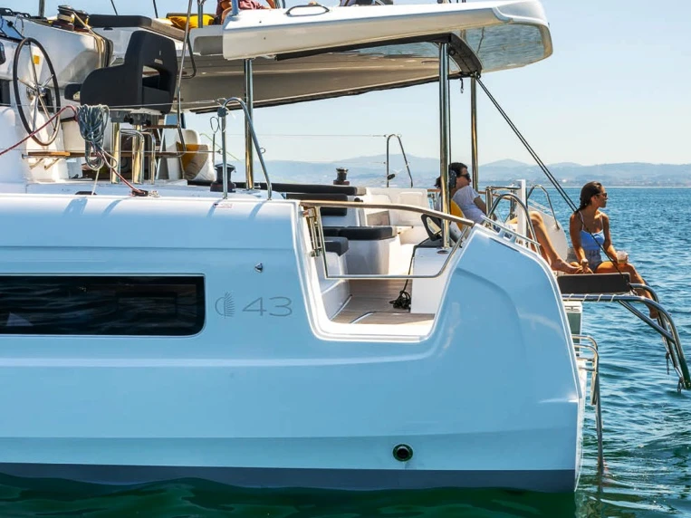 Verhuur Catamaran Lagoon met vaarbewijs