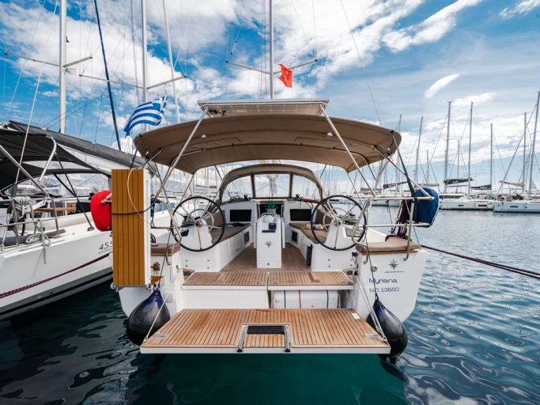 Huur een Jeanneau Sun Odyssey 415 in Néa Péramos