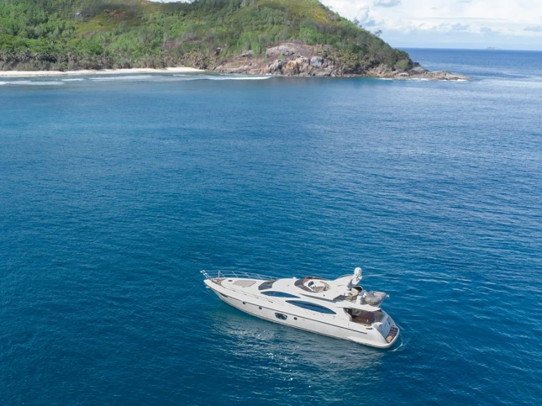 Huur een Azimut Azimut 68 E in Eden Island