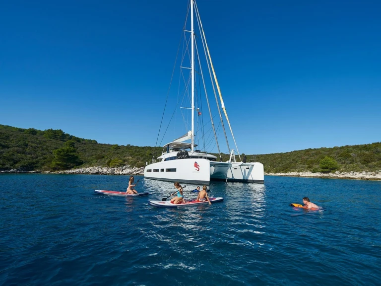 Catamaran te huur in Toúrlos voor de beste prijs