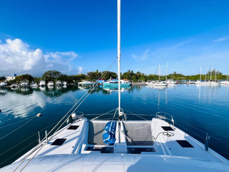 Verhuur Catamaran Lagoon met vaarbewijs
