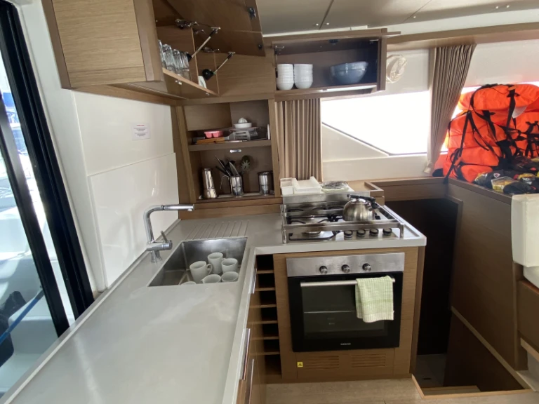 Verhuur Catamaran Lagoon met vaarbewijs