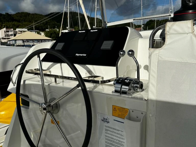Verhuur Catamaran in Le Marin - Lagoon Lagoon 42