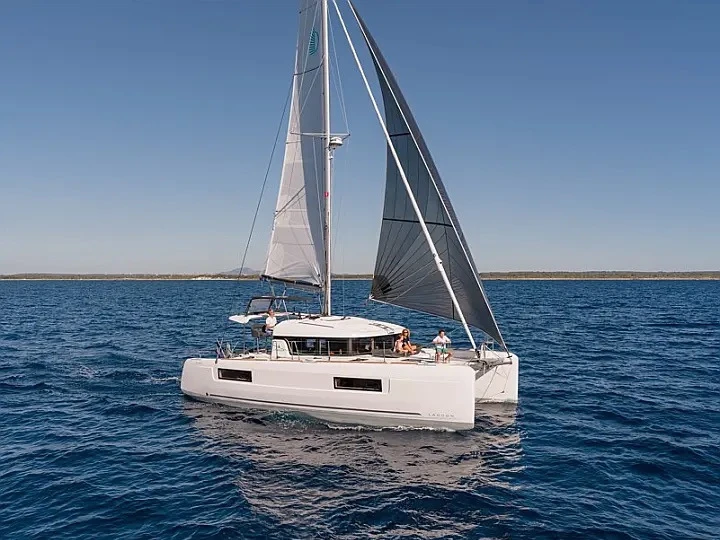 Verhuur Catamaran Lagoon met vaarbewijs