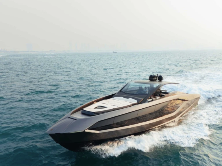Huur een Tecnomar Lamborghini 63  in Dubai Marina