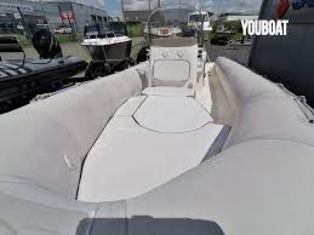 Verhuur van rubberbootrib Bombard Explorer 640 SB La Ciotat (Bombard
