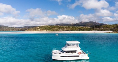 Huur Motorboot met of zonder schipper Fountaine Pajot in Coral Sea Marina Whitsunday